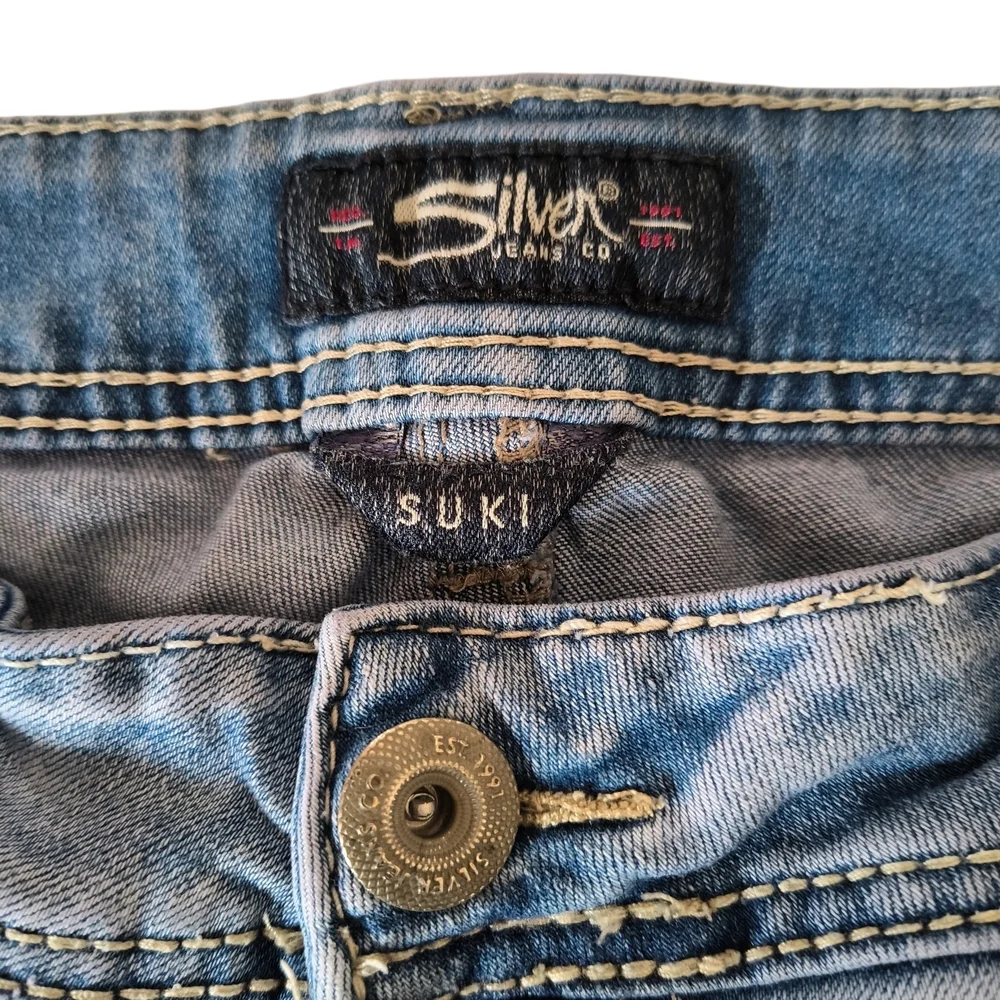 Silver Suki Acid Wash Mid Rise Boot Cut Jeans Size 32